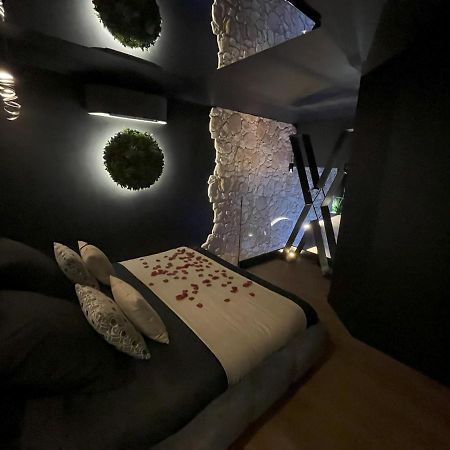 Omira - Nuits D'Exception & Spa Бордо Екстер'єр фото